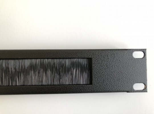 19 1HE Rack Mgmt Panel sw mit Buerste