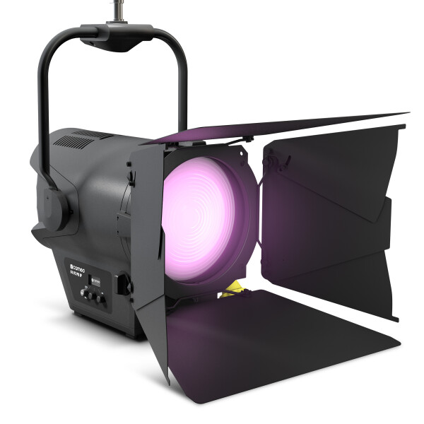 F4 FC PO IP - Stangenbedienbares IP65 Fresnel Spotlight mit RGBW-LED
