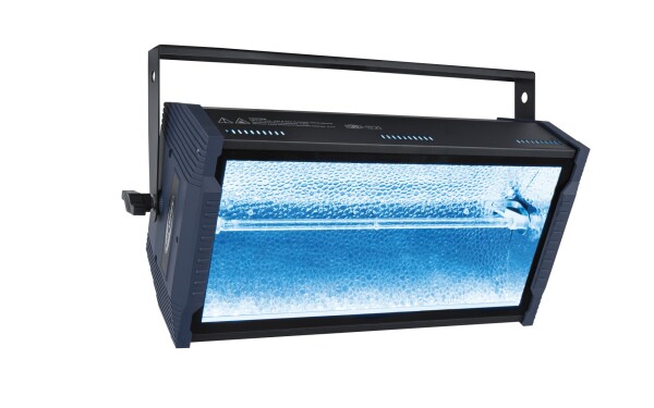 Versandrückläufer SHOWTEC Titan Strobe BLAZE #1