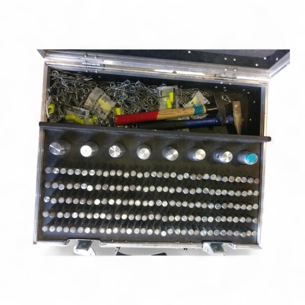 Rent: Assembly case: 96x F Pin + R-Clip, 8x F Spigot, 2 Hammer, incl. Case